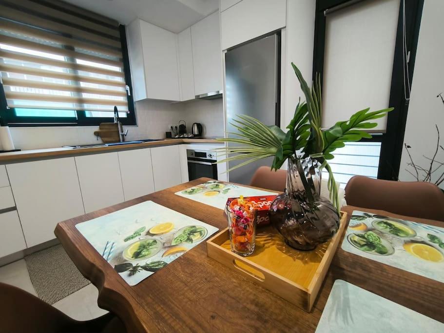 Floral Home 2 - 1St Floor Apt With Private Parking! Athen Eksteriør billede