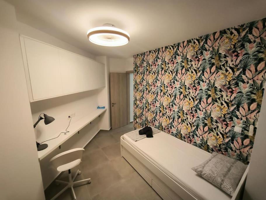 Floral Home 2 - 1St Floor Apt With Private Parking! Athen Eksteriør billede