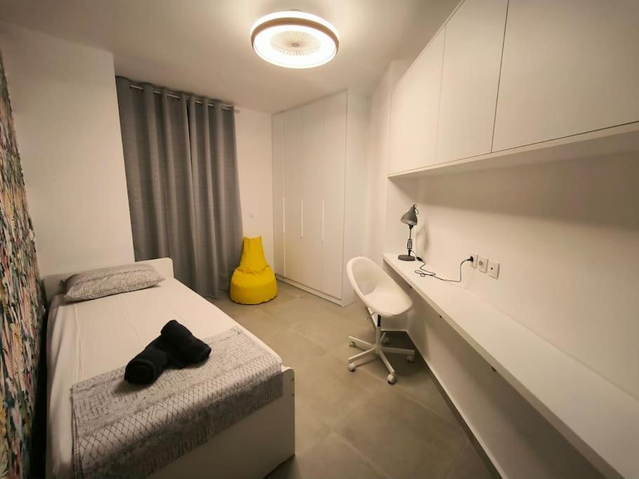 Floral Home 2 - 1St Floor Apt With Private Parking! Athen Eksteriør billede