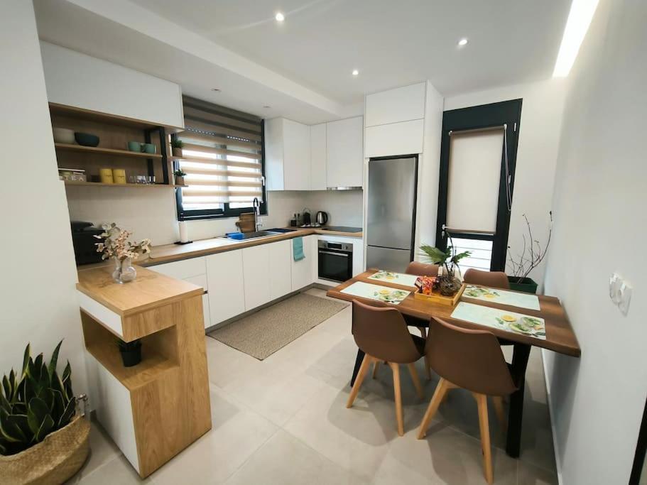 Floral Home 2 - 1St Floor Apt With Private Parking! Athen Eksteriør billede